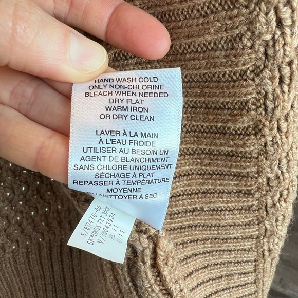 BANANA REPUBLIC • Sweaters 
Size S • Excellent condition - Picture 8 of 9